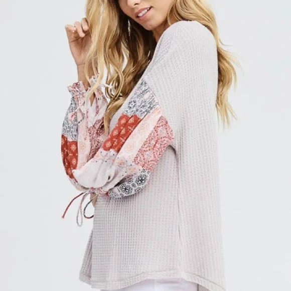 In Loom Gray Waffle Knit Contrast Sleeve Madison Top Women Size M - Picture 3 of 7